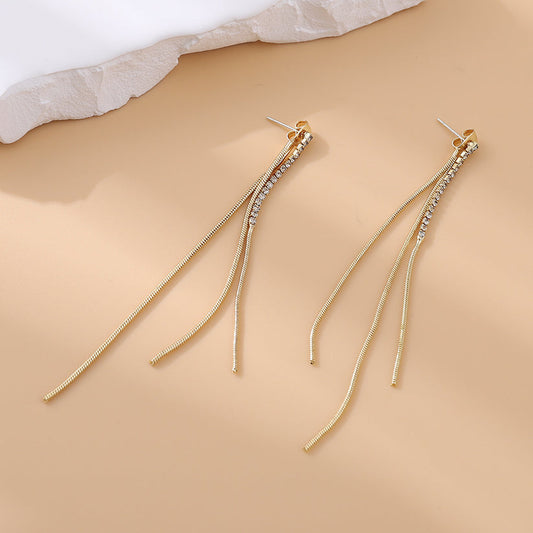 Elegant Long Gold Drop Earrings (1 Set)