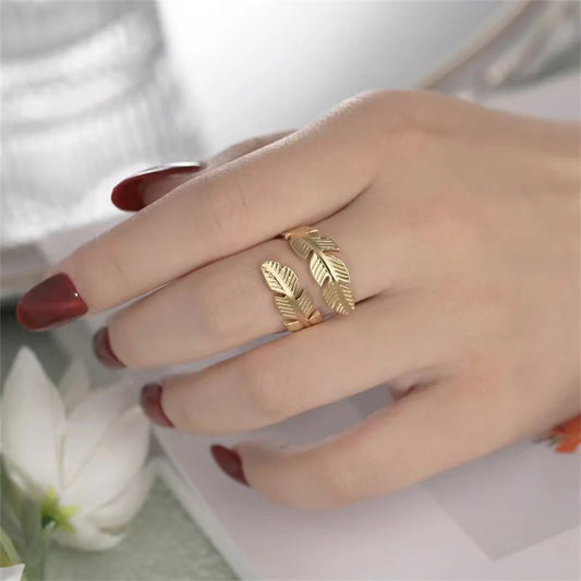 Adjustable Gold Leaf Ring – Nature-Inspired Minimalist Jewelry for Women