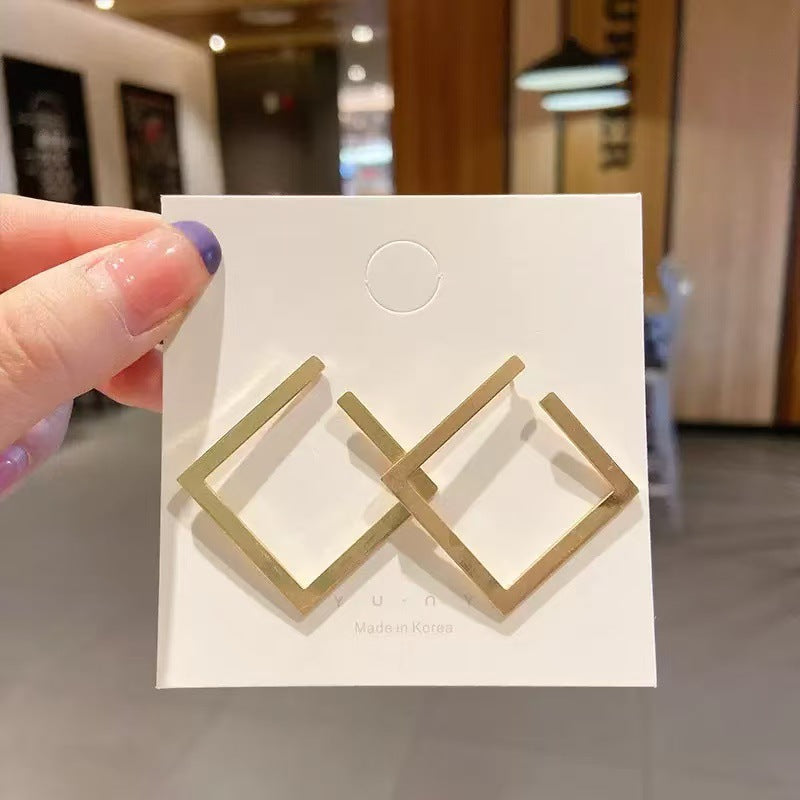 Three-Dimensional Square Hoop Earrings – Minimalist Geometric Design