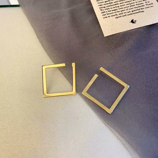 Three-Dimensional Square Hoop Earrings – Minimalist Geometric Design