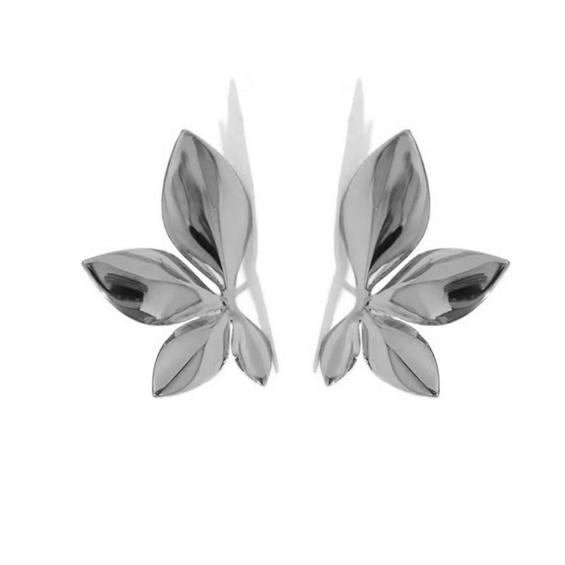 Elegant Leaf Design Silver Earrings