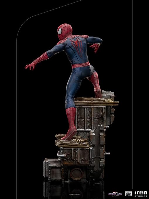 🕸️ PVC Spider Hero Figure – Dynamic Wall-Climbing Pose (23cm)