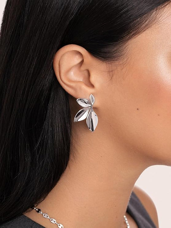 Elegant Leaf Design Silver Earrings