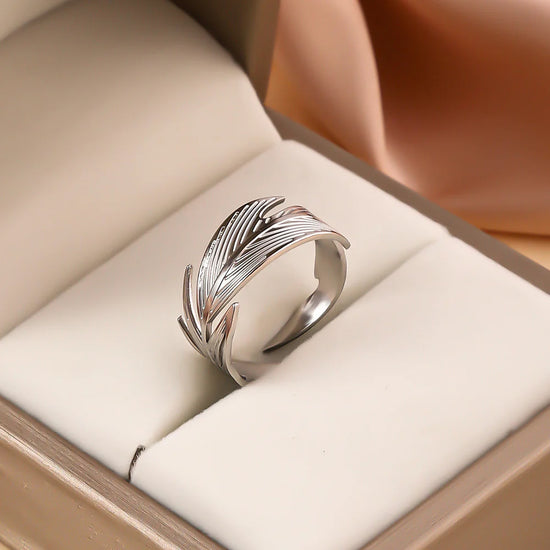 Elegant Silver Feather Ring – Adjustable Nature-Inspired Jewelry for Women