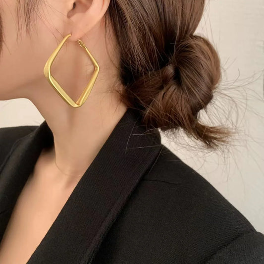 Elegant Geometric Gold-Tone Hoop Earrings – Modern Statement Jewellery