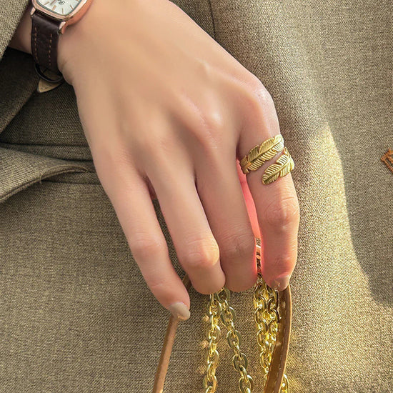 Adjustable Gold Leaf Ring – Nature-Inspired Minimalist Jewelry for Women