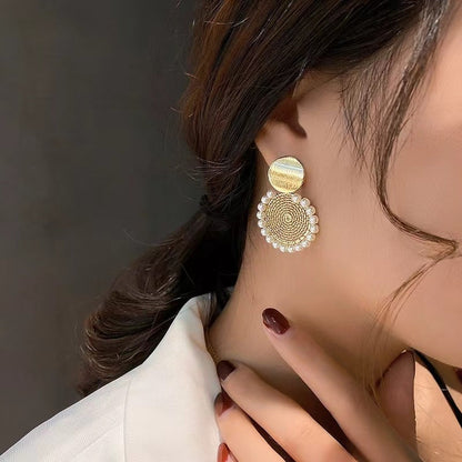 Elegant Gold-Plated Pearl Stud Earrings – Retro Style Jewellery for Women & Girls